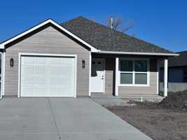 featured image of 1610 Green Valley Cir