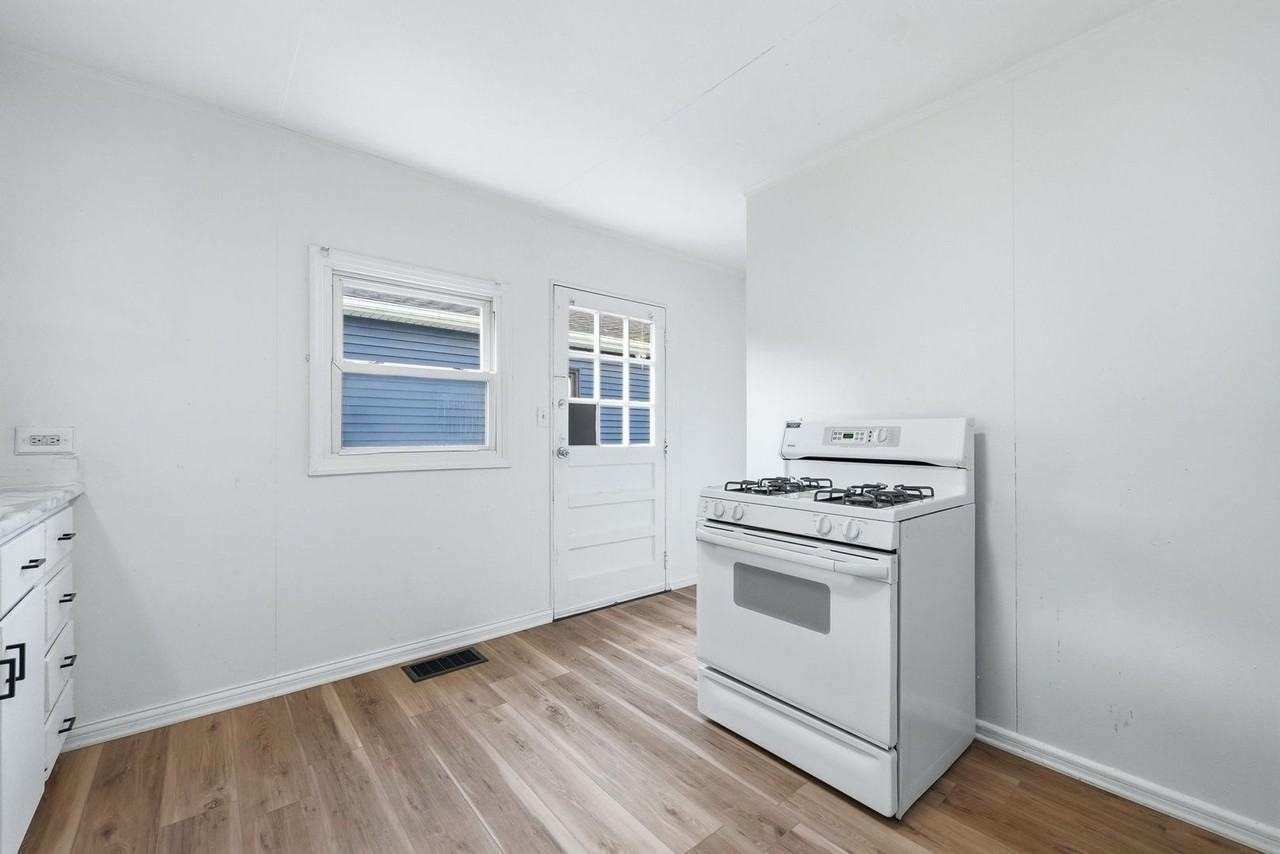 4014 Oliver St - Photo 2 of 18