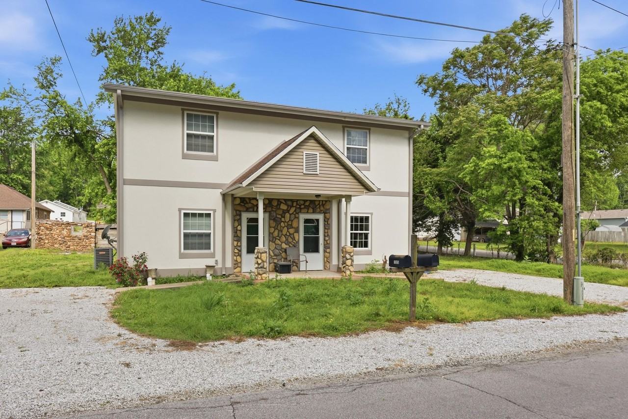 1003 Orchard St - Photo 2 of 26