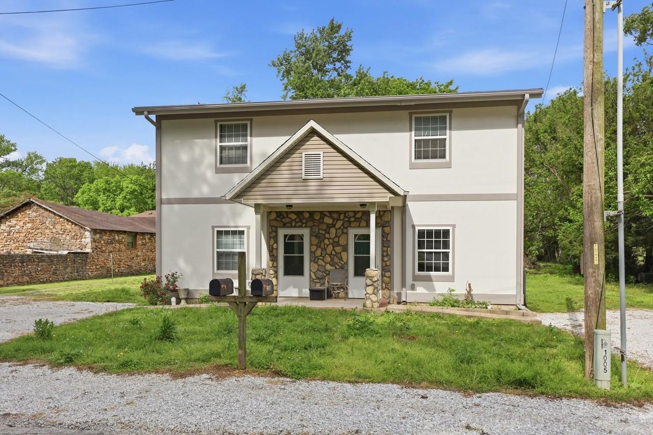 1003 Orchard St - Photo 4 of 26