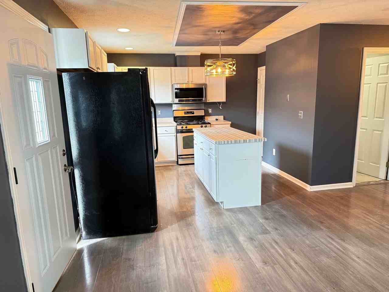 1105 E Shelbourne Dr - Photo 2 of 17