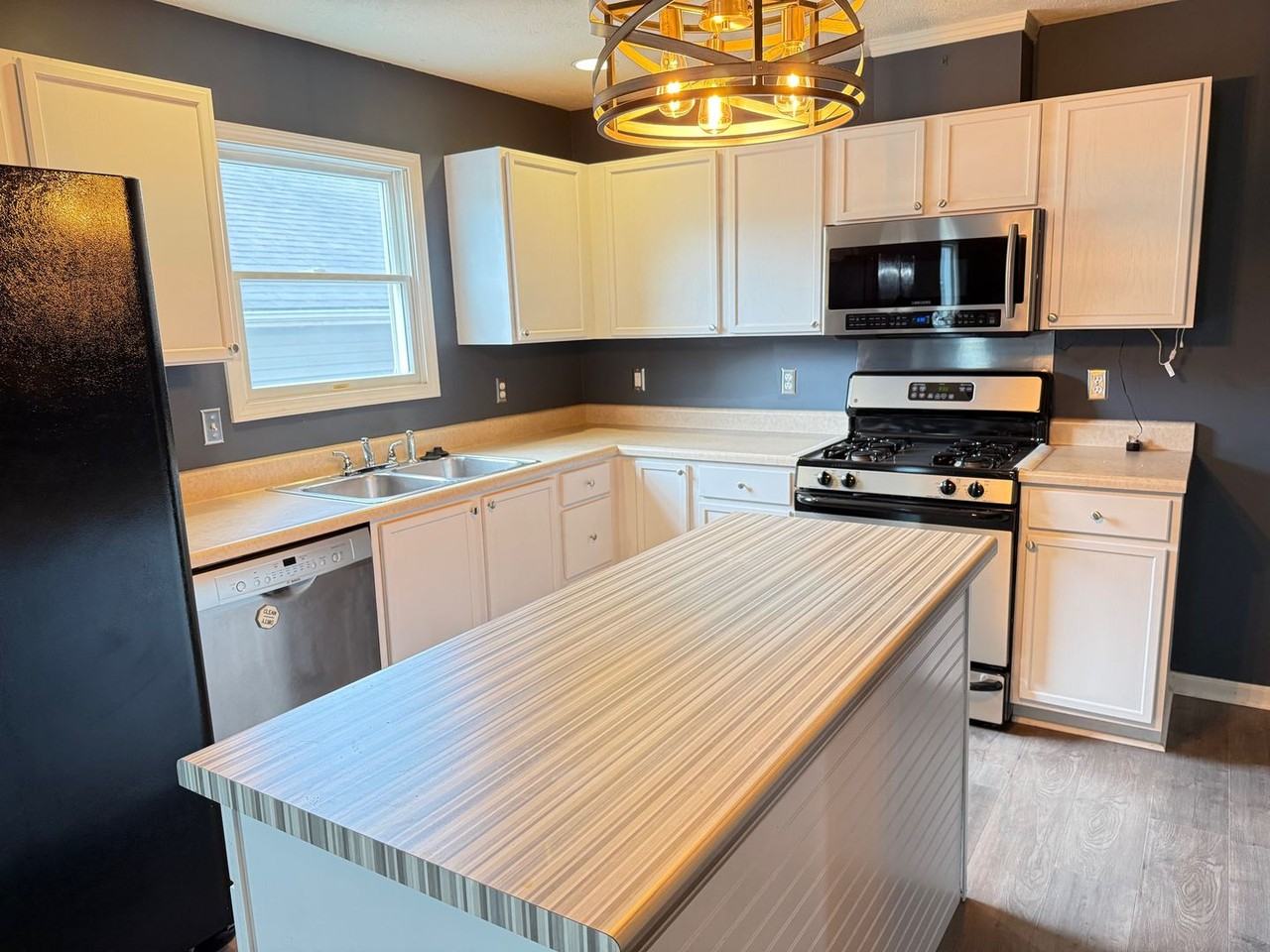 1105 E Shelbourne Dr - Photo 3 of 17