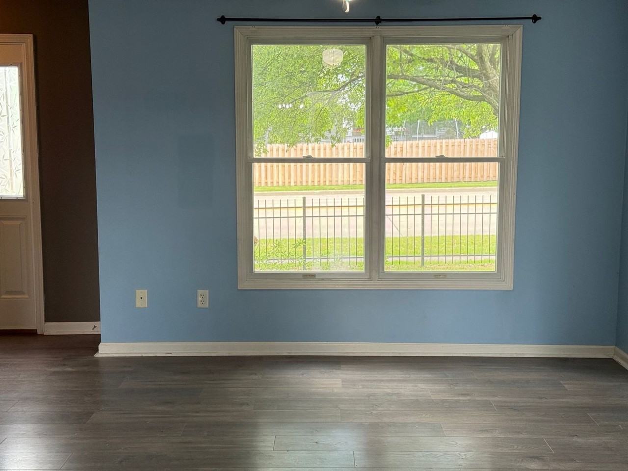 1105 E Shelbourne Dr - Photo 5 of 17