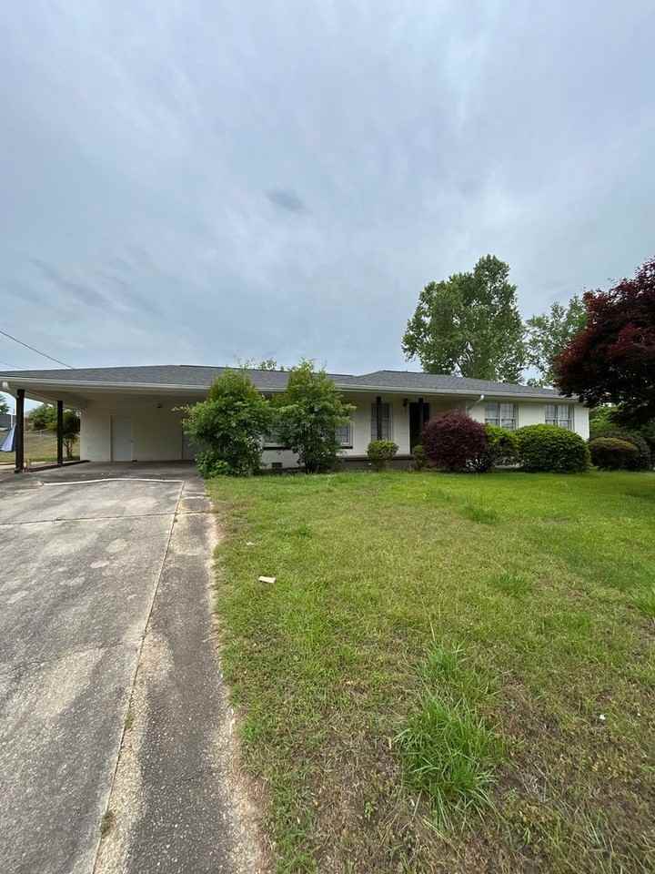 6 Georgian Dr - Photo 2 of 2