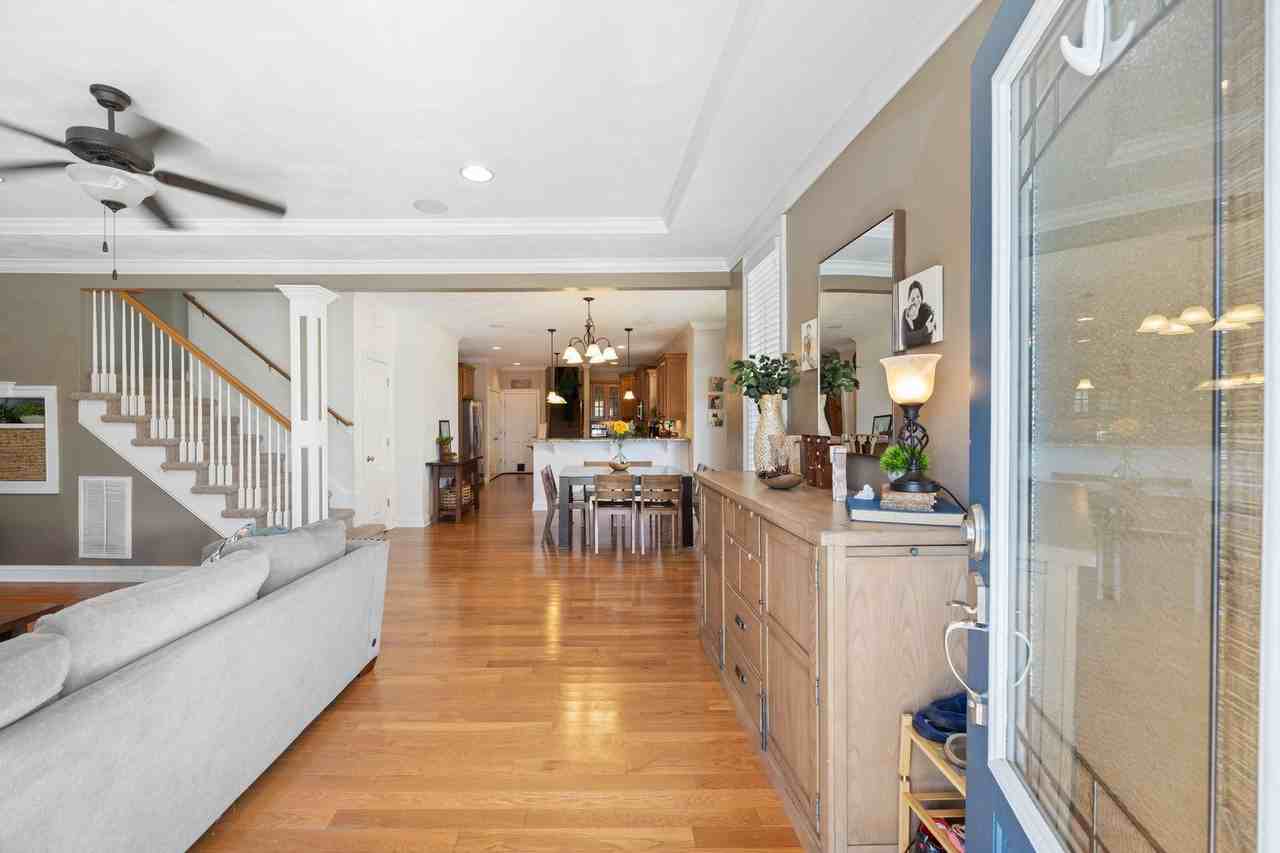 520 Robert Frost Rd - Photo 2 of 50