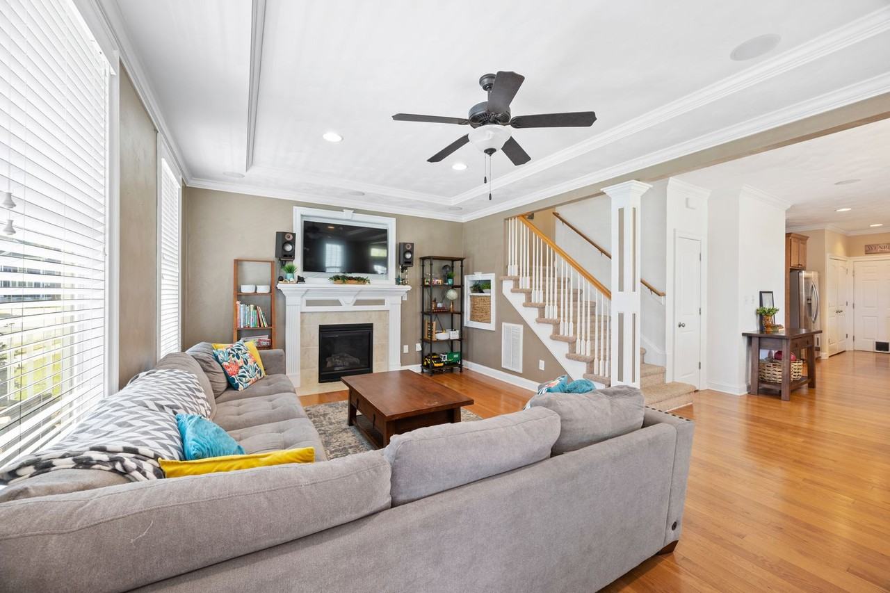 520 Robert Frost Rd - Photo 3 of 50