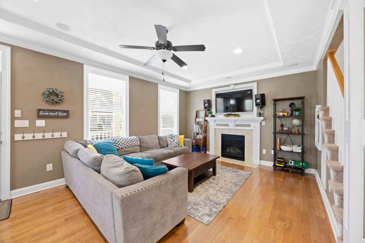 520 Robert Frost Rd - Photo 4 of 50