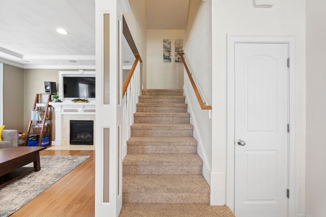 520 Robert Frost Rd - Photo 5 of 50