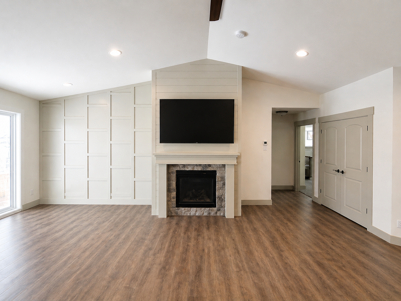 2675 Titan Dr - Photo 2 of 27