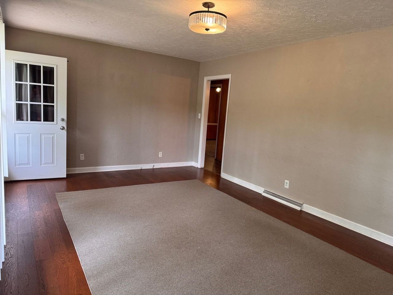 453 Foster St - Photo 3 of 27