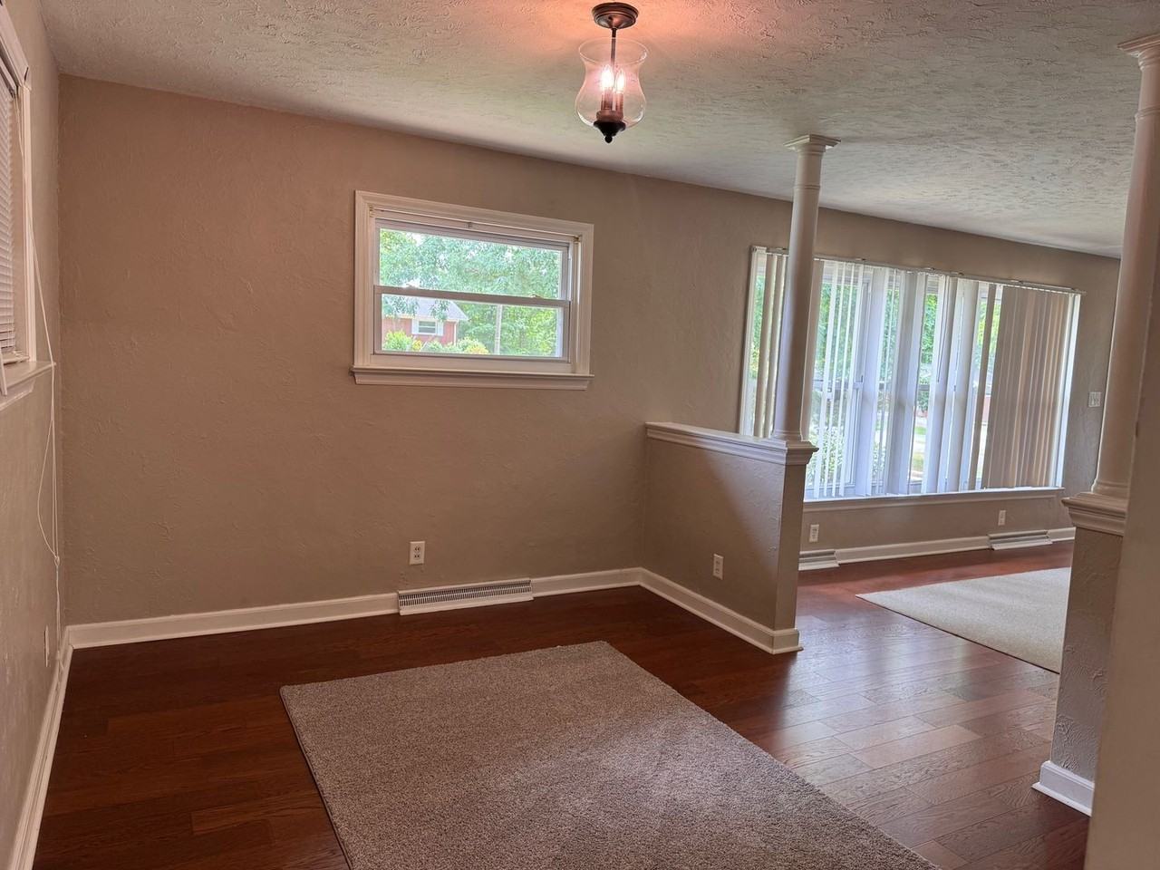 453 Foster St - Photo 5 of 27