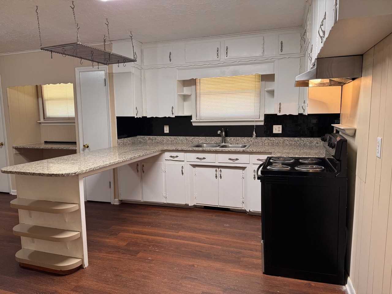 453 Foster St - Photo 6 of 27