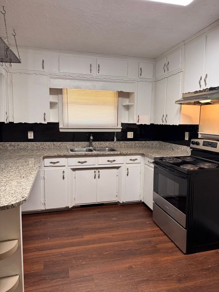 453 Foster St - Photo 7 of 27