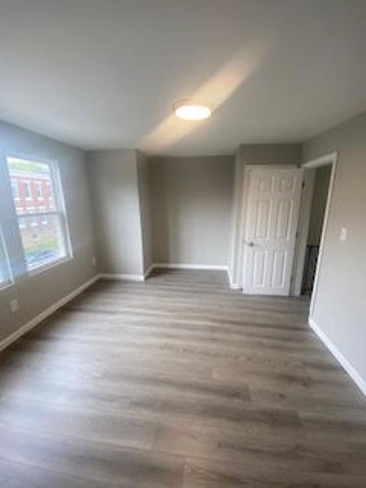 6247 N Gratz St - Photo 4 of 11