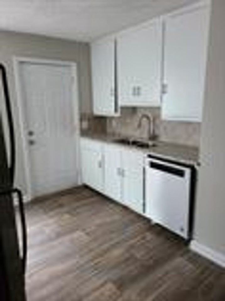 334 S Bull St - Photo 5 of 12