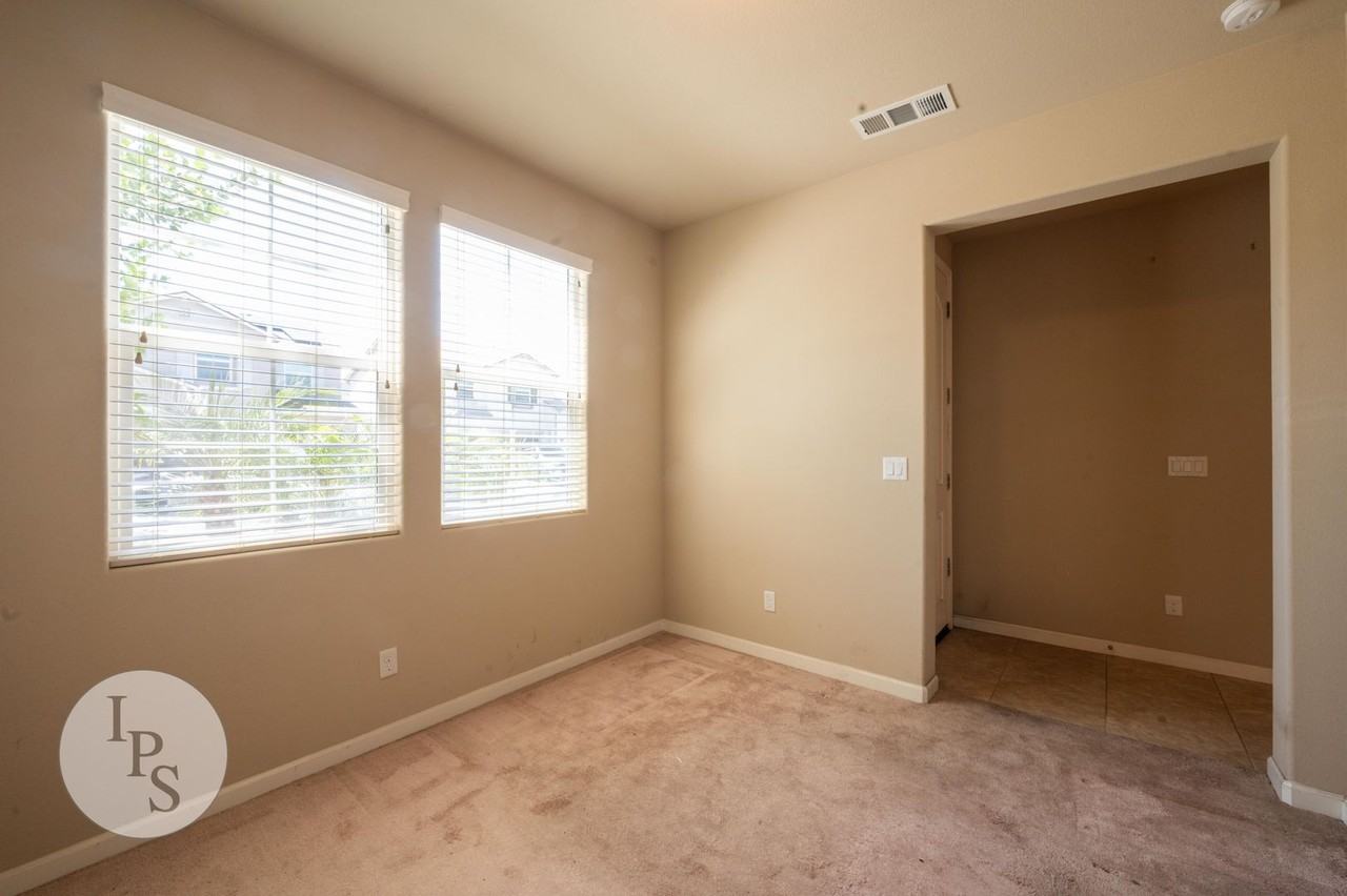 6414 W Norwich Ave - Photo 3 of 29