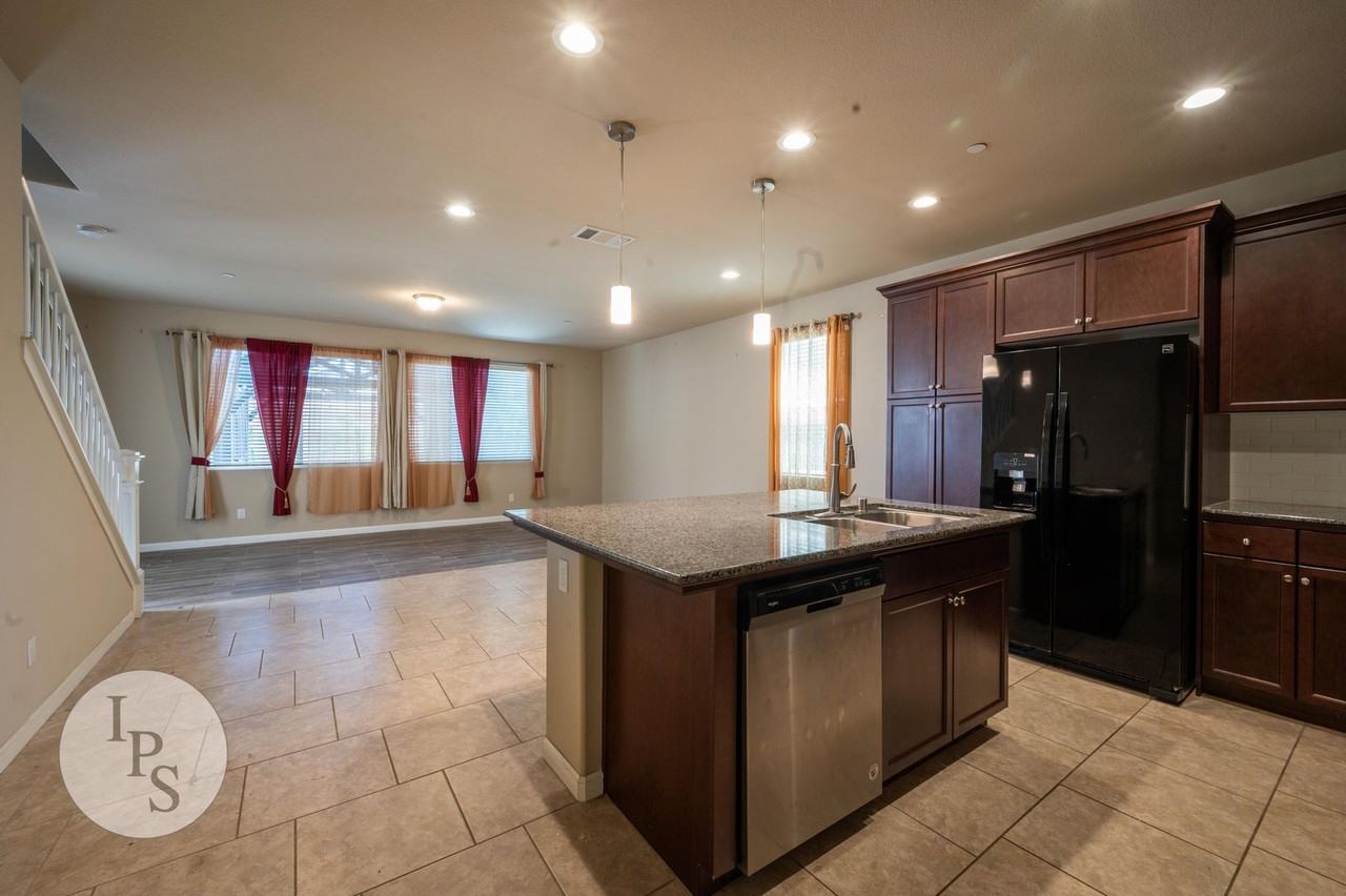 6414 W Norwich Ave - Photo 4 of 29