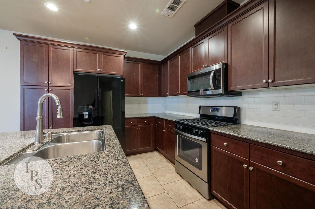 6414 W Norwich Ave - Photo 5 of 29