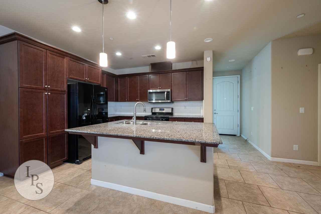 6414 W Norwich Ave - Photo 6 of 29