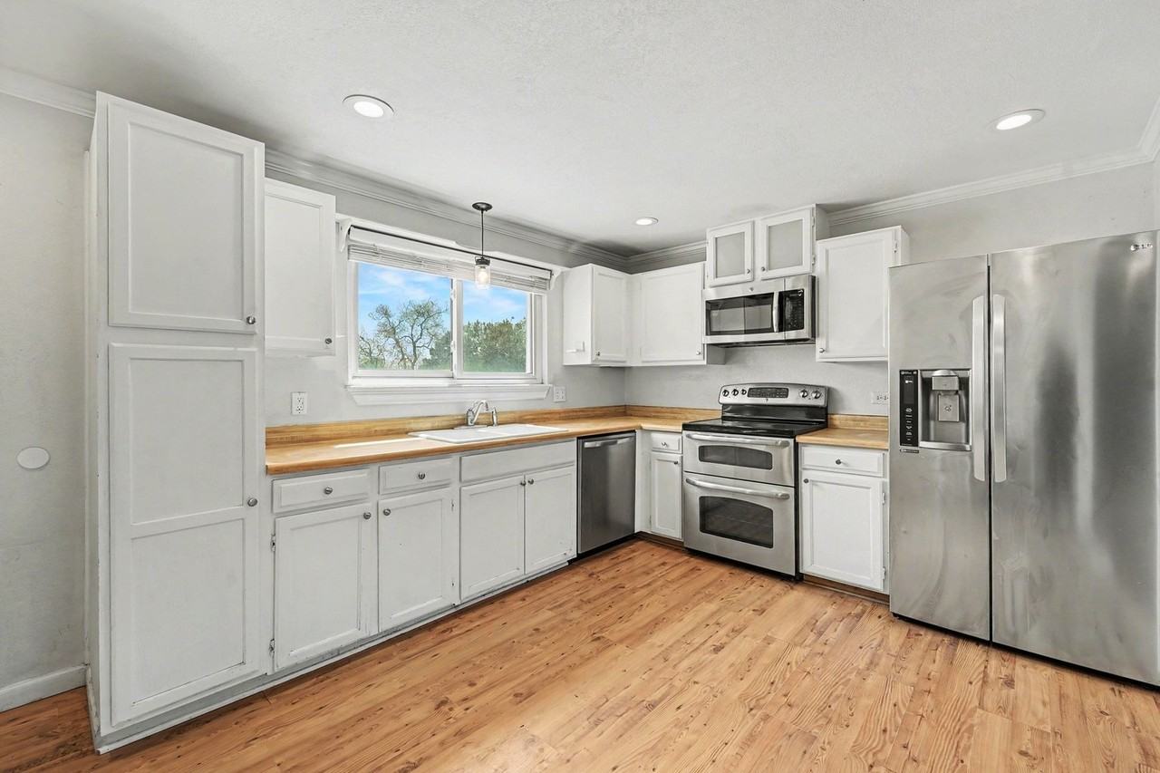 9416 Jason Way - Photo 2 of 20
