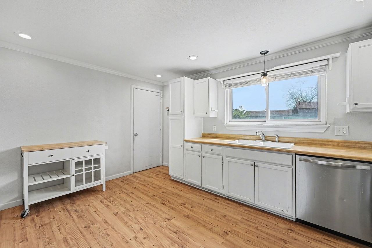 9416 Jason Way - Photo 3 of 20