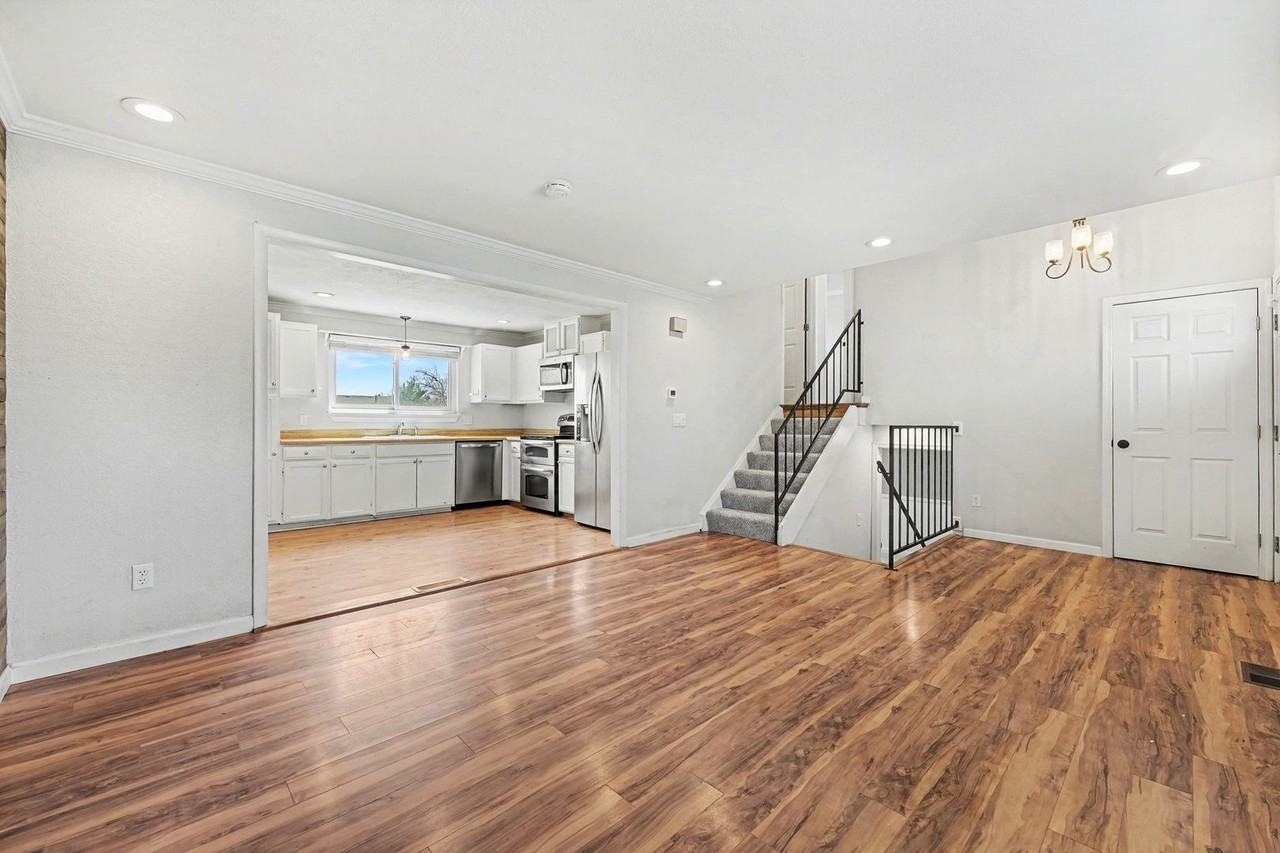 9416 Jason Way - Photo 5 of 20
