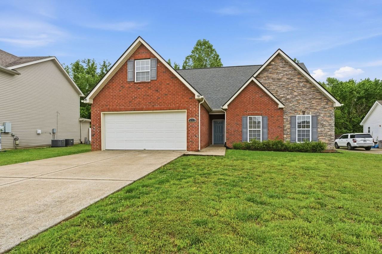 572 572 Preakness Ci Pleasant View, TN 37146 - Photo 2 of 34