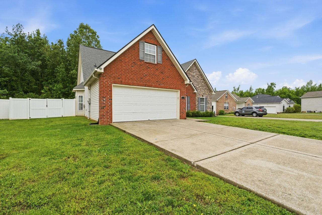 572 572 Preakness Ci Pleasant View, TN 37146 - Photo 3 of 34