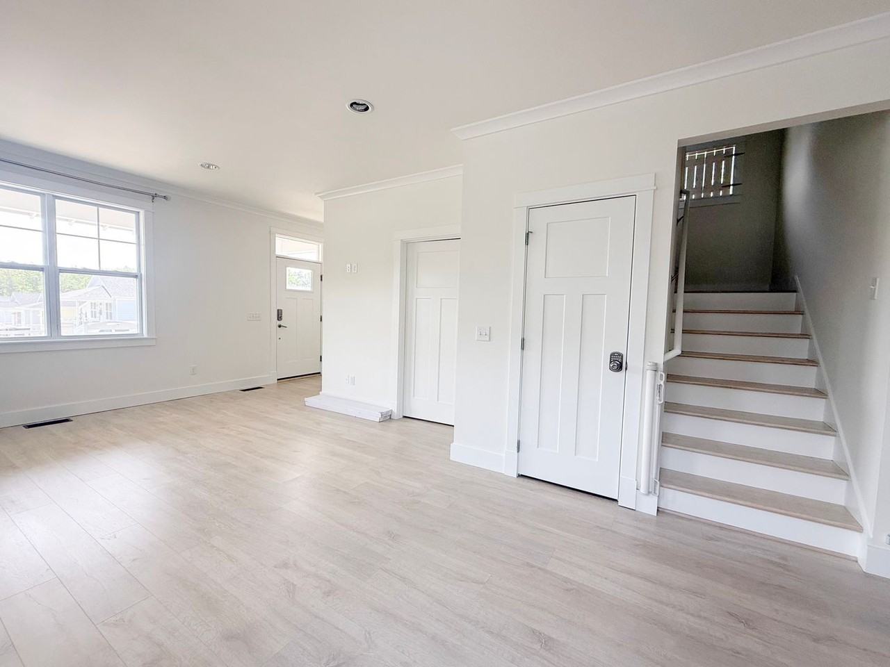 407 Juniper Dr - Photo 2 of 27