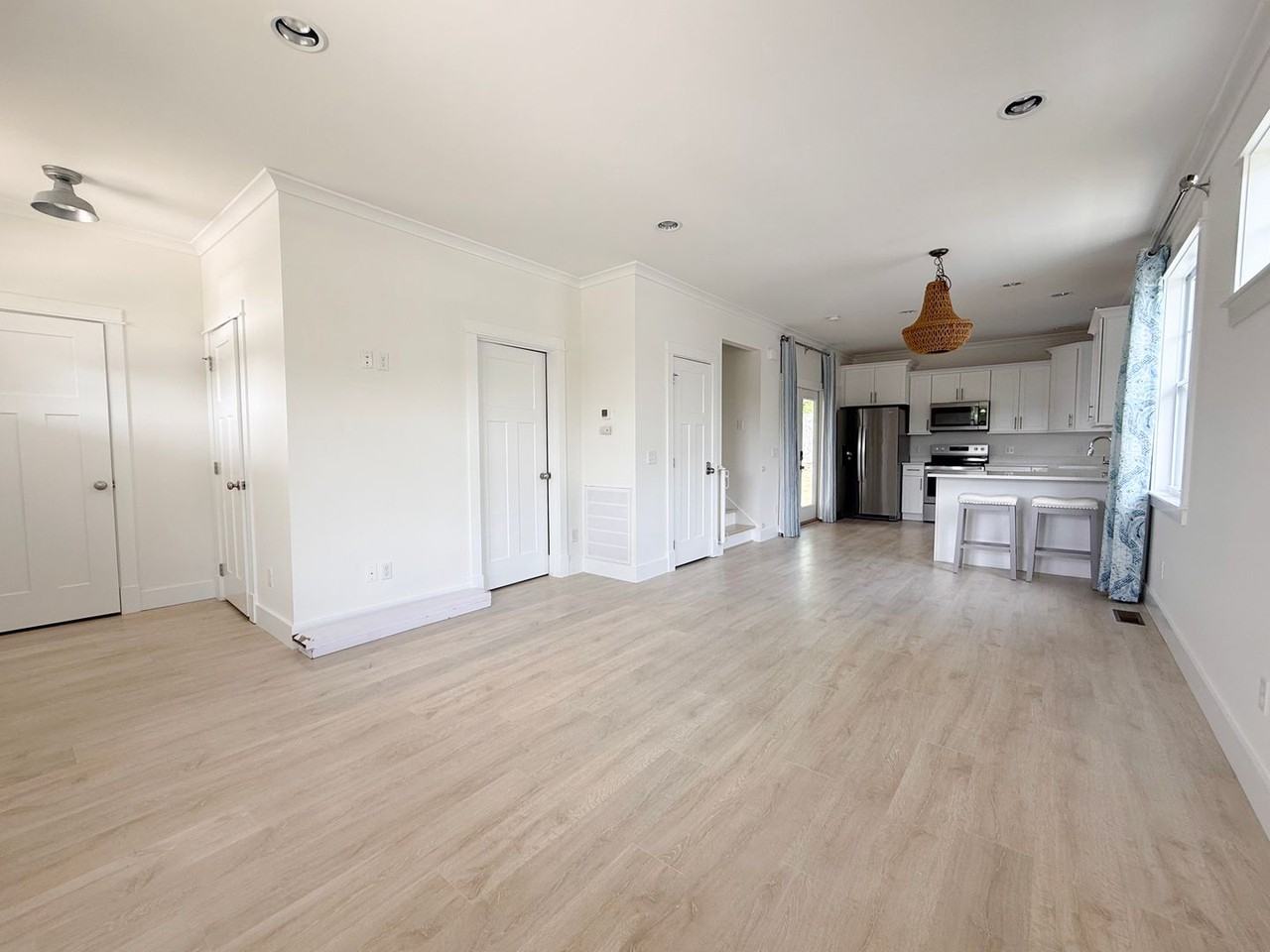 407 Juniper Dr - Photo 4 of 27