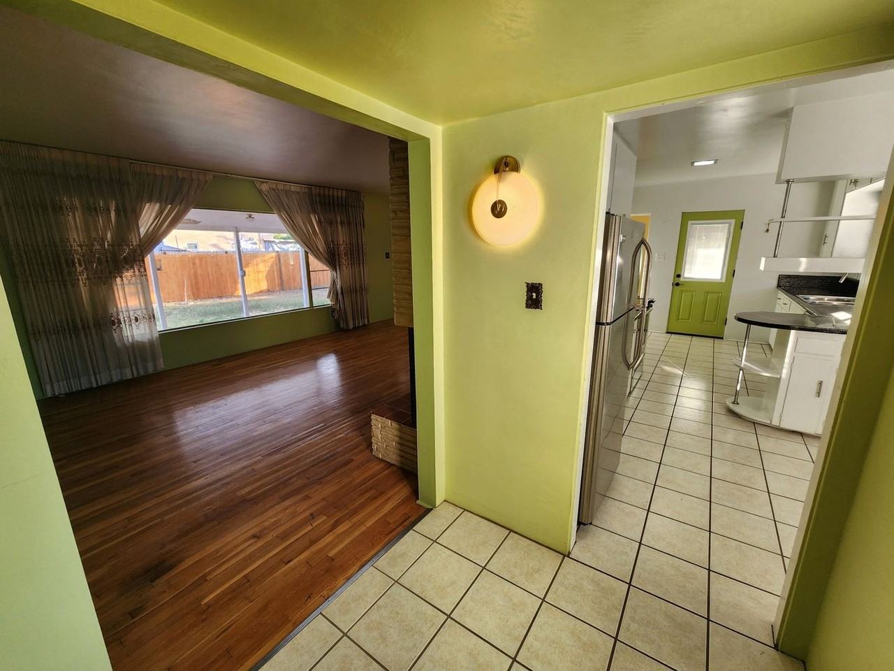 414 Phillips Dr - Photo 4 of 48