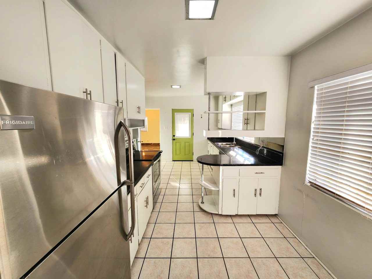 414 Phillips Dr - Photo 5 of 48