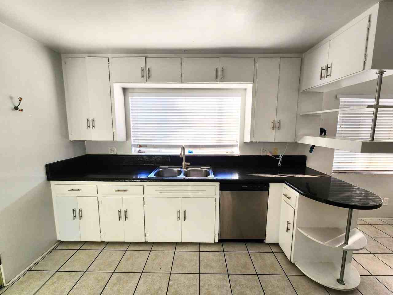 414 Phillips Dr - Photo 7 of 48