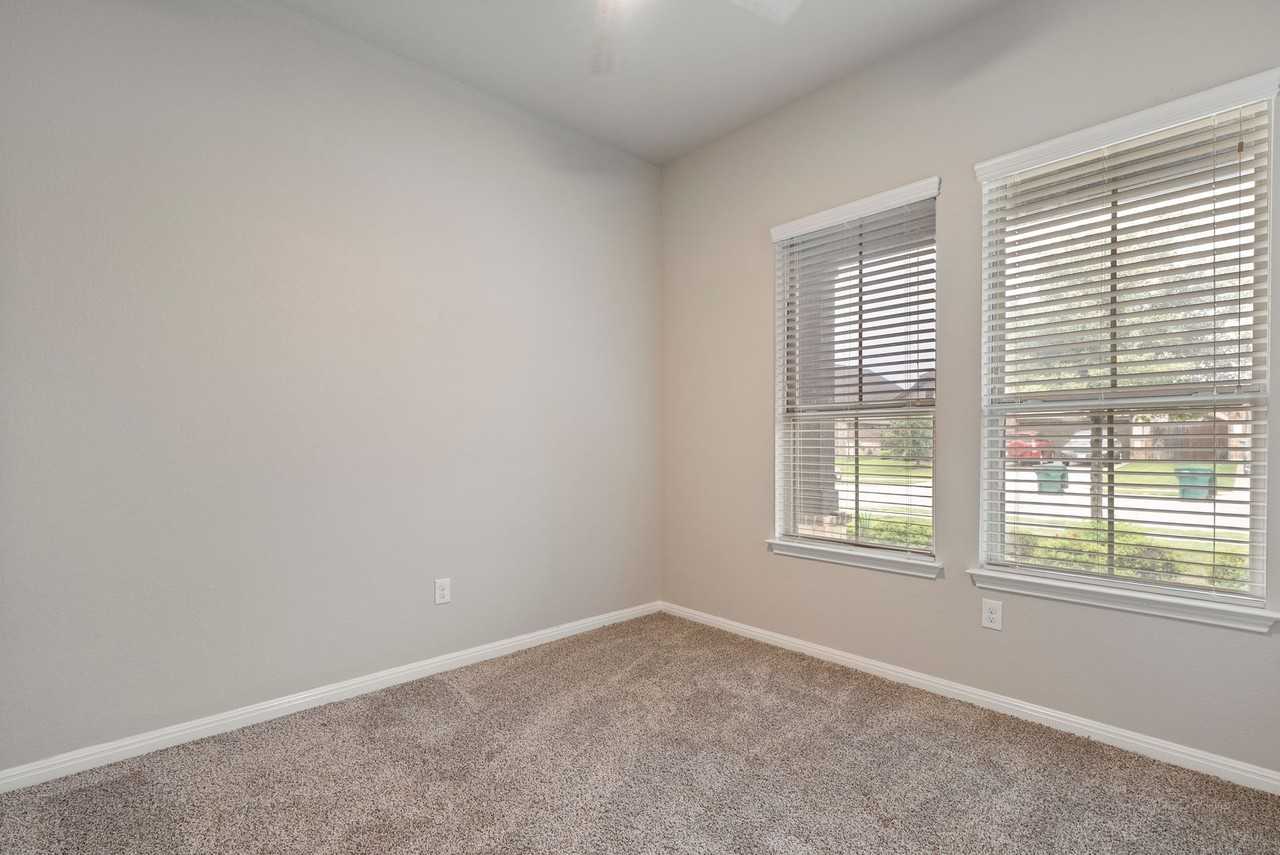 1316 Goldilocks Ln - Photo 7 of 20