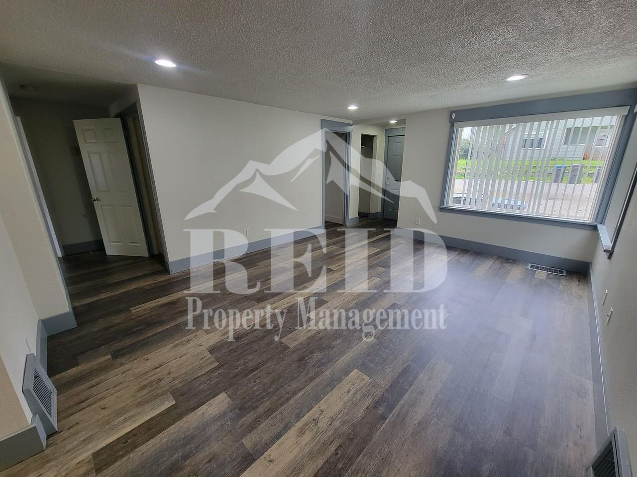 1212 Evans Ave W - Photo 5 of 36