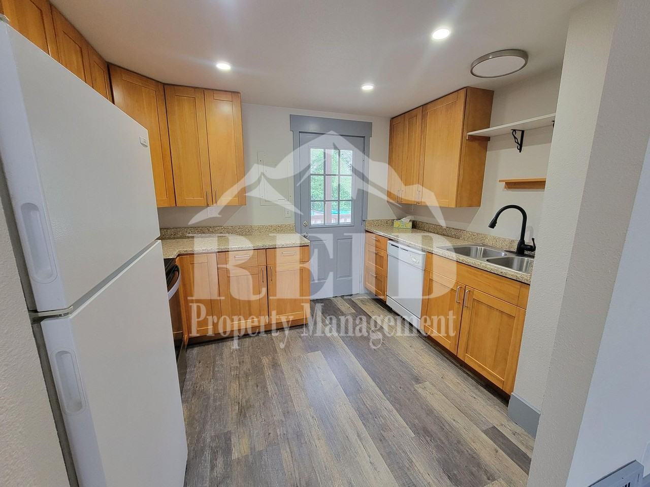 1212 Evans Ave W - Photo 6 of 36