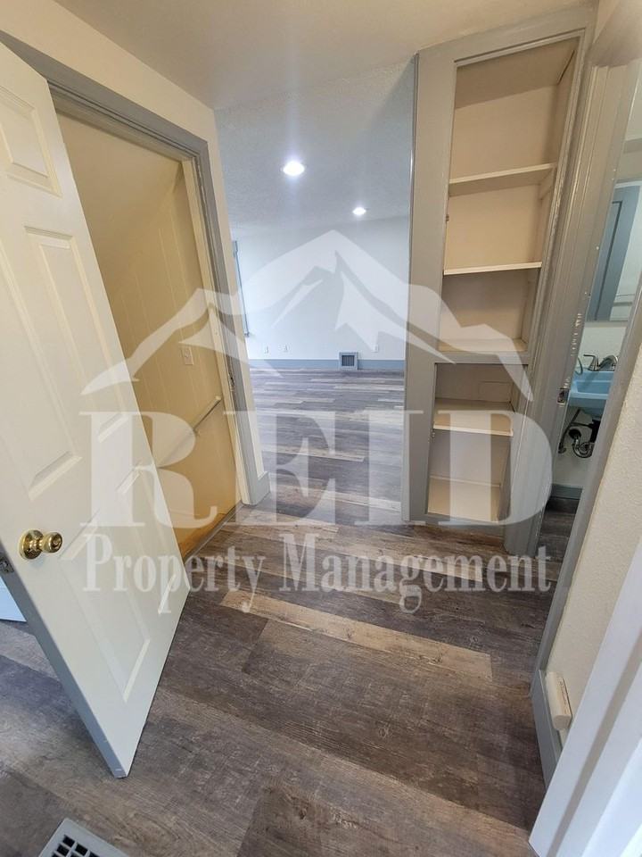 1212 Evans Ave W - Photo 7 of 36