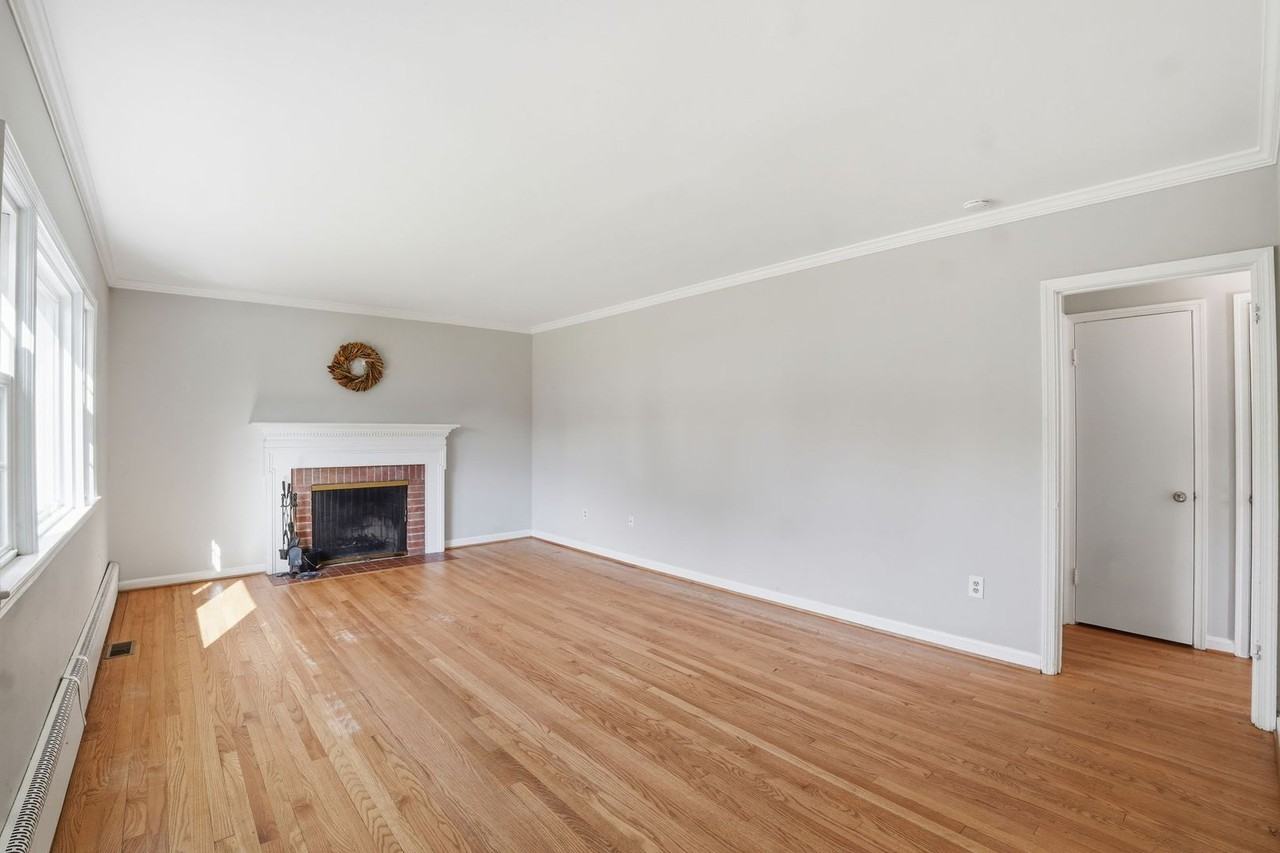 2913 Cleave Dr - Photo 4 of 25