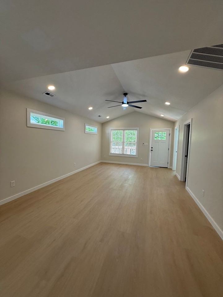 3323 Collingwood St Ne - Photo 4 of 27