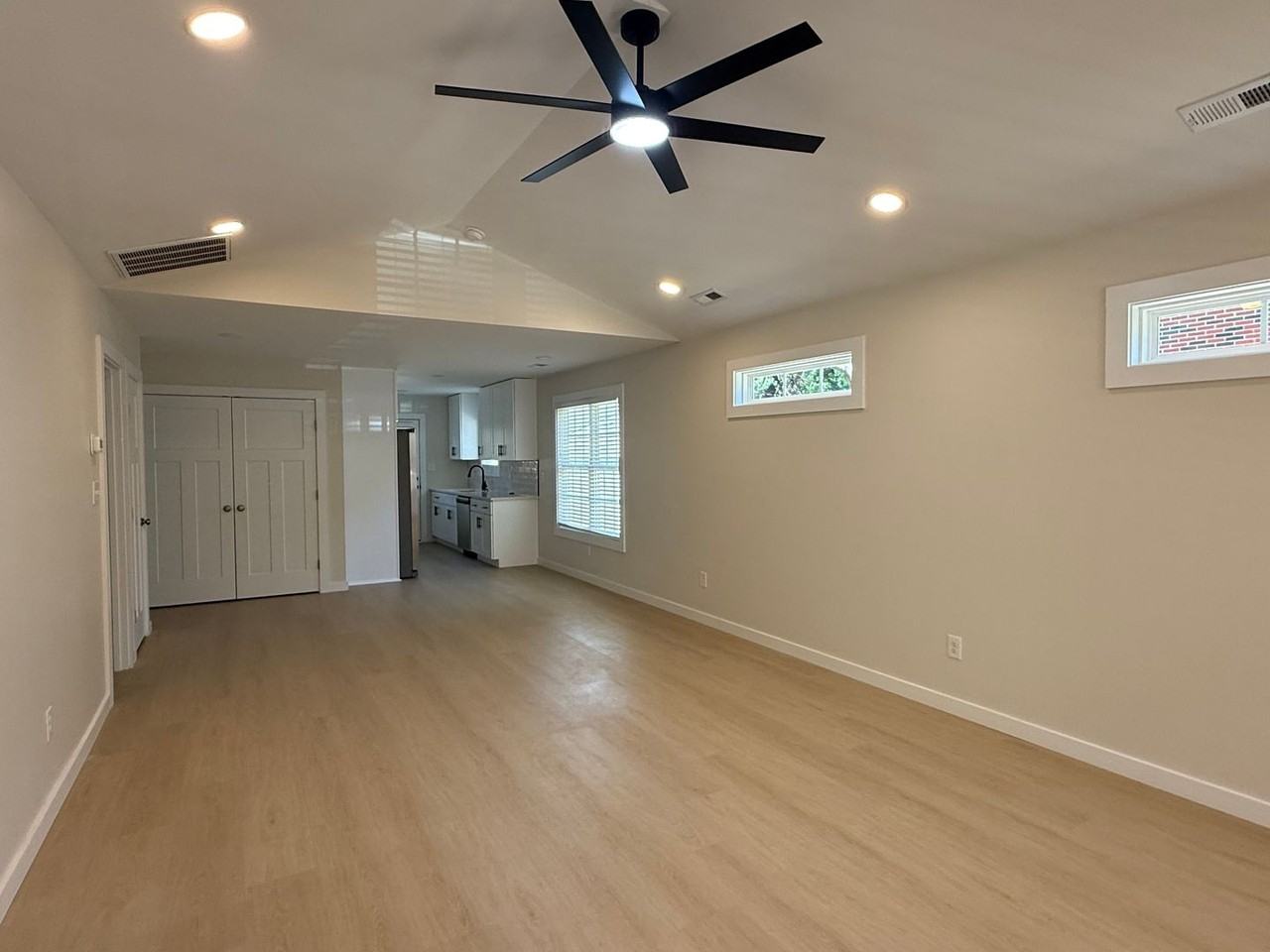 3323 Collingwood St Ne - Photo 5 of 27