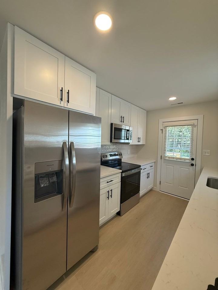3323 Collingwood St Ne - Photo 7 of 27