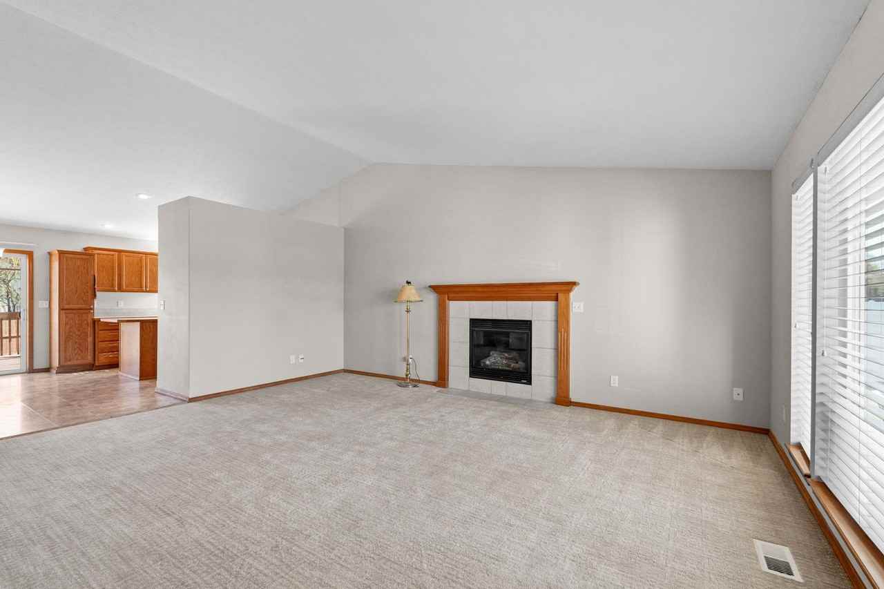 213 E Handy Rd - Photo 5 of 36