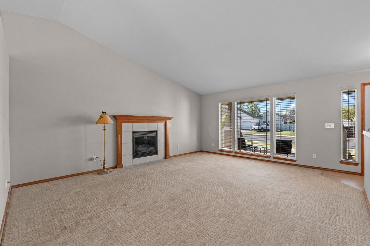 213 E Handy Rd - Photo 6 of 36