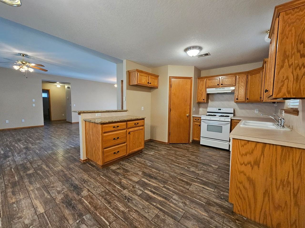 3500 Shona Way - Photo 4 of 22