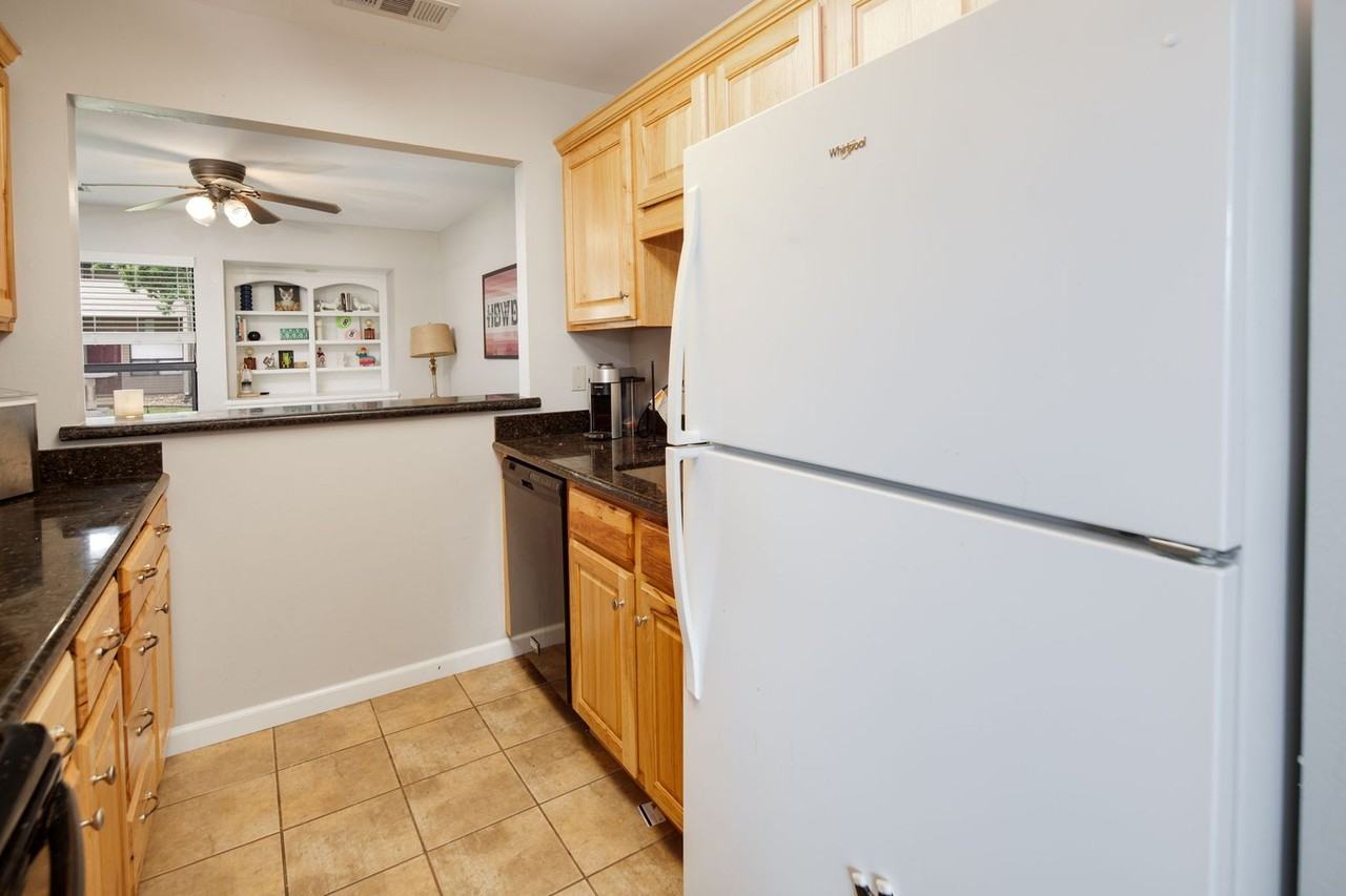 1900 Dartmouth St #G1 - Photo 7 of 18