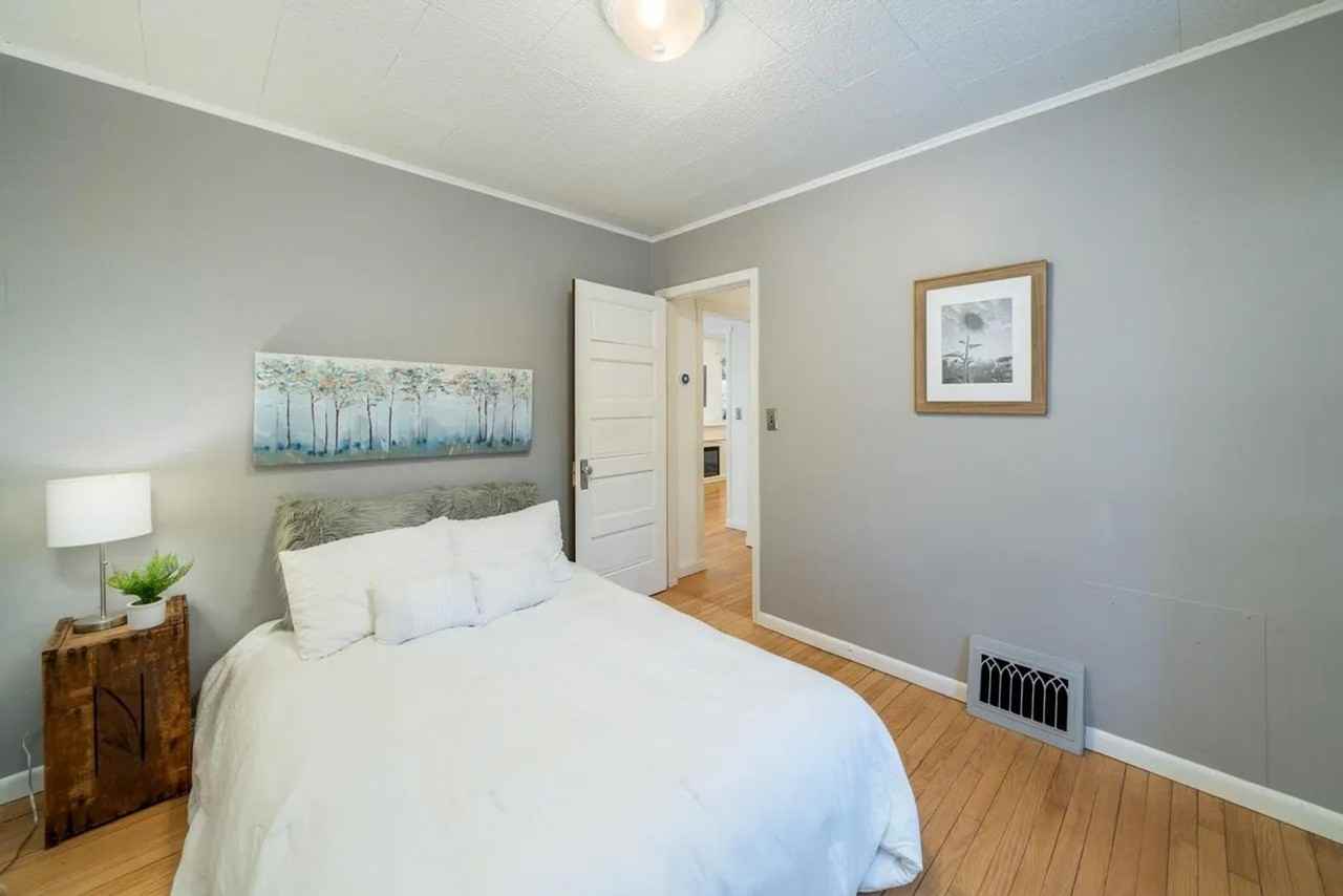 5501 Esther Beach Rd - Photo 7 of 29