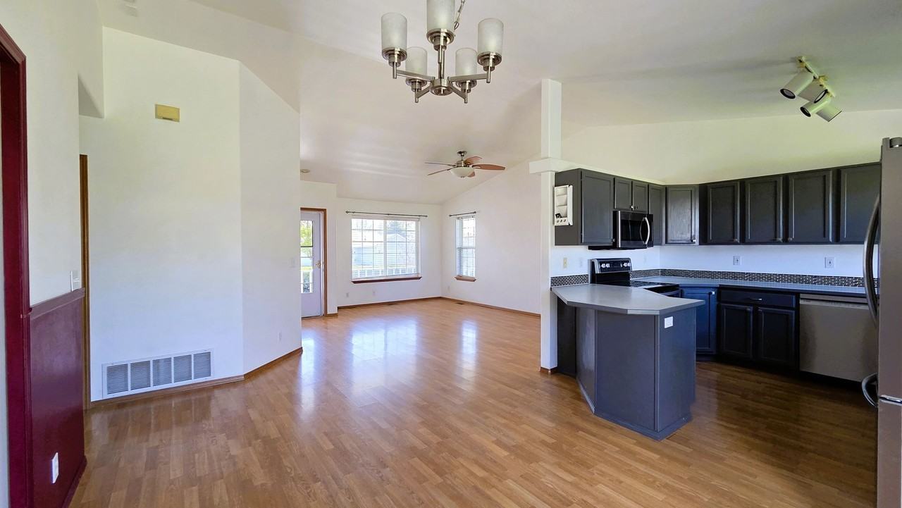 1313 W Cardinal Ave - Photo 7 of 17