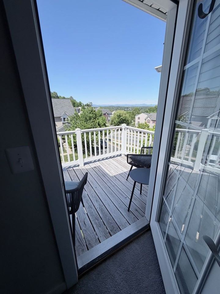 2172 Saranac Ct - Photo 2 of 13