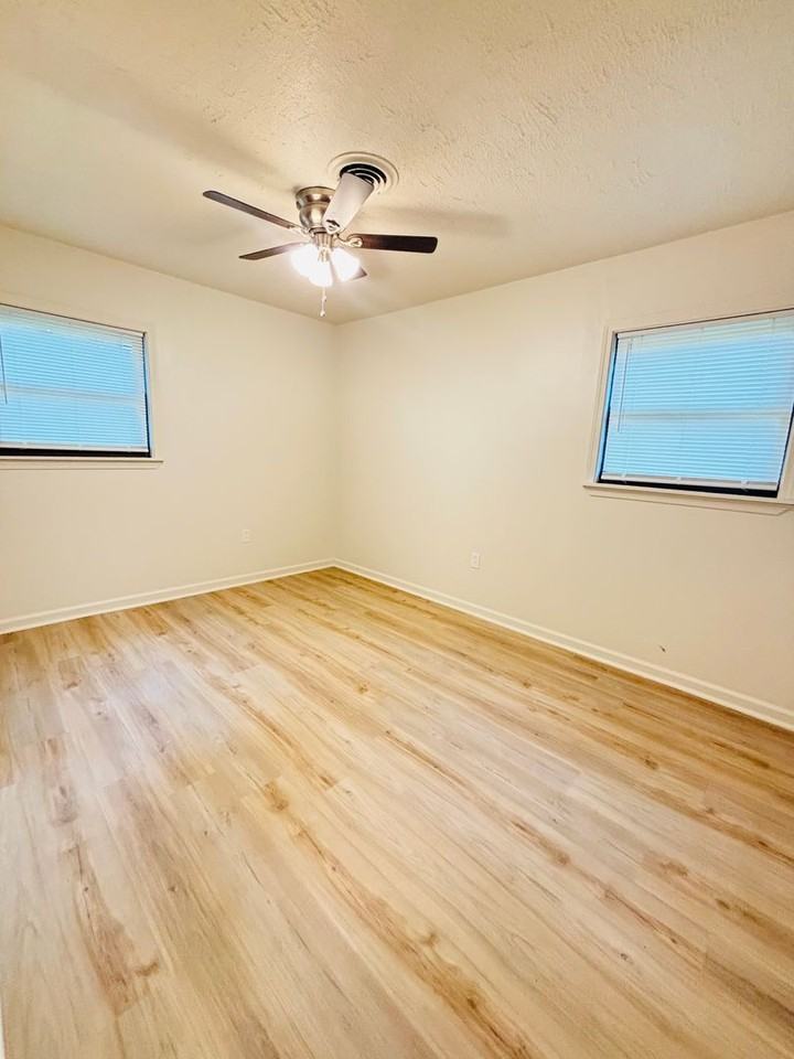 906 Edgehill Dr - Photo 2 of 11