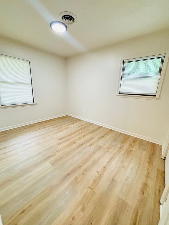 906 Edgehill Dr - Photo 3 of 11